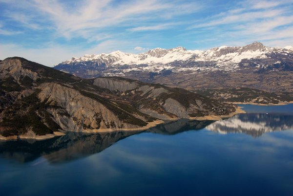 What's the Best Way to Design a Compact Urban Greenhouse for Year-Round Gardening?